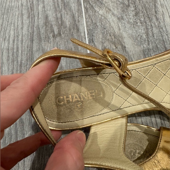 Chanel gold interlocking CC logo t strap sandals - Picture 10 of 12